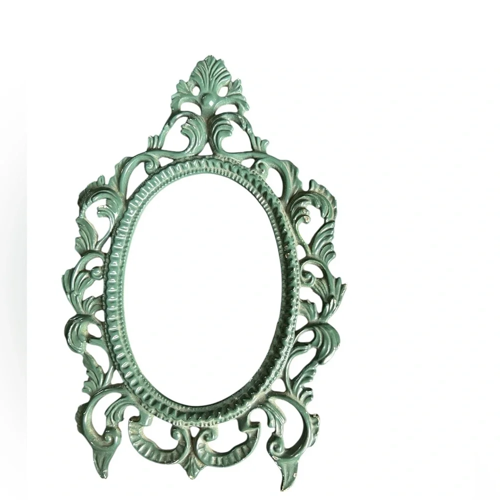 🖼️ Vintage Ornate Cast Iron Picture Frame